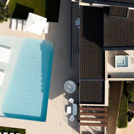 Amphi Exclusive Residence Somatas ภายนอก รูปภาพ
